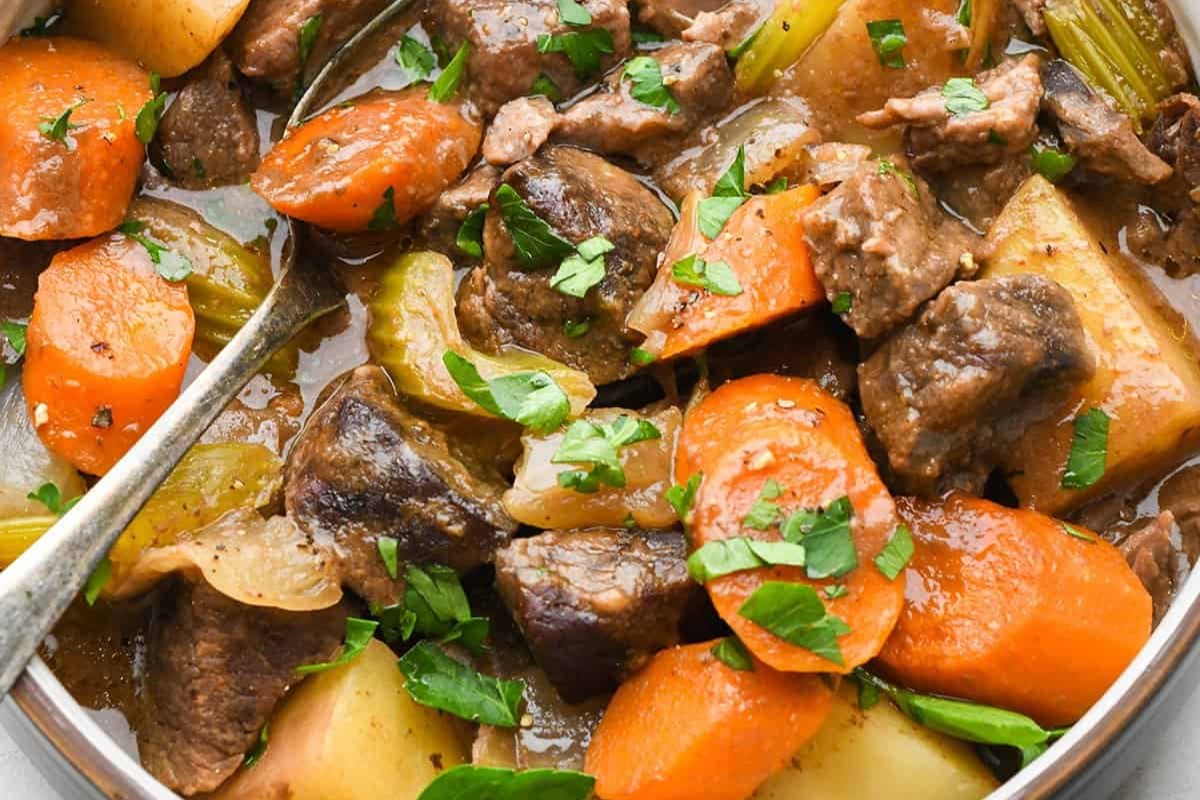 10 Delicious Side Dishes To Pair With Beef Stew Or Slow Cooked Pot Roast