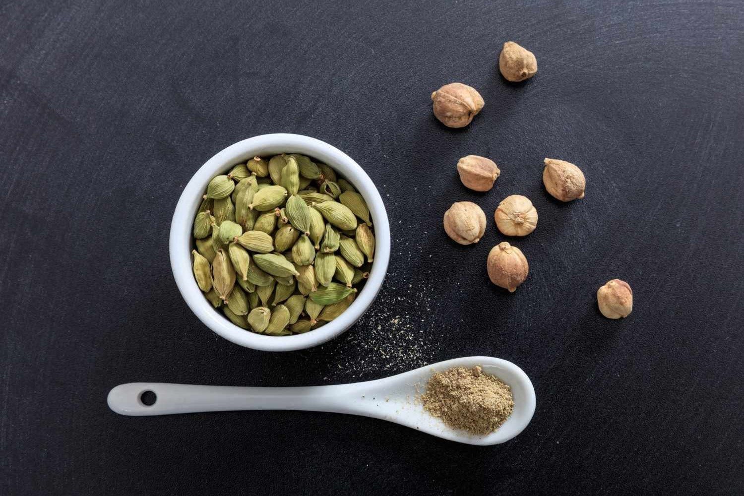5 Surprising Substitutes For Cardamom In Baking!