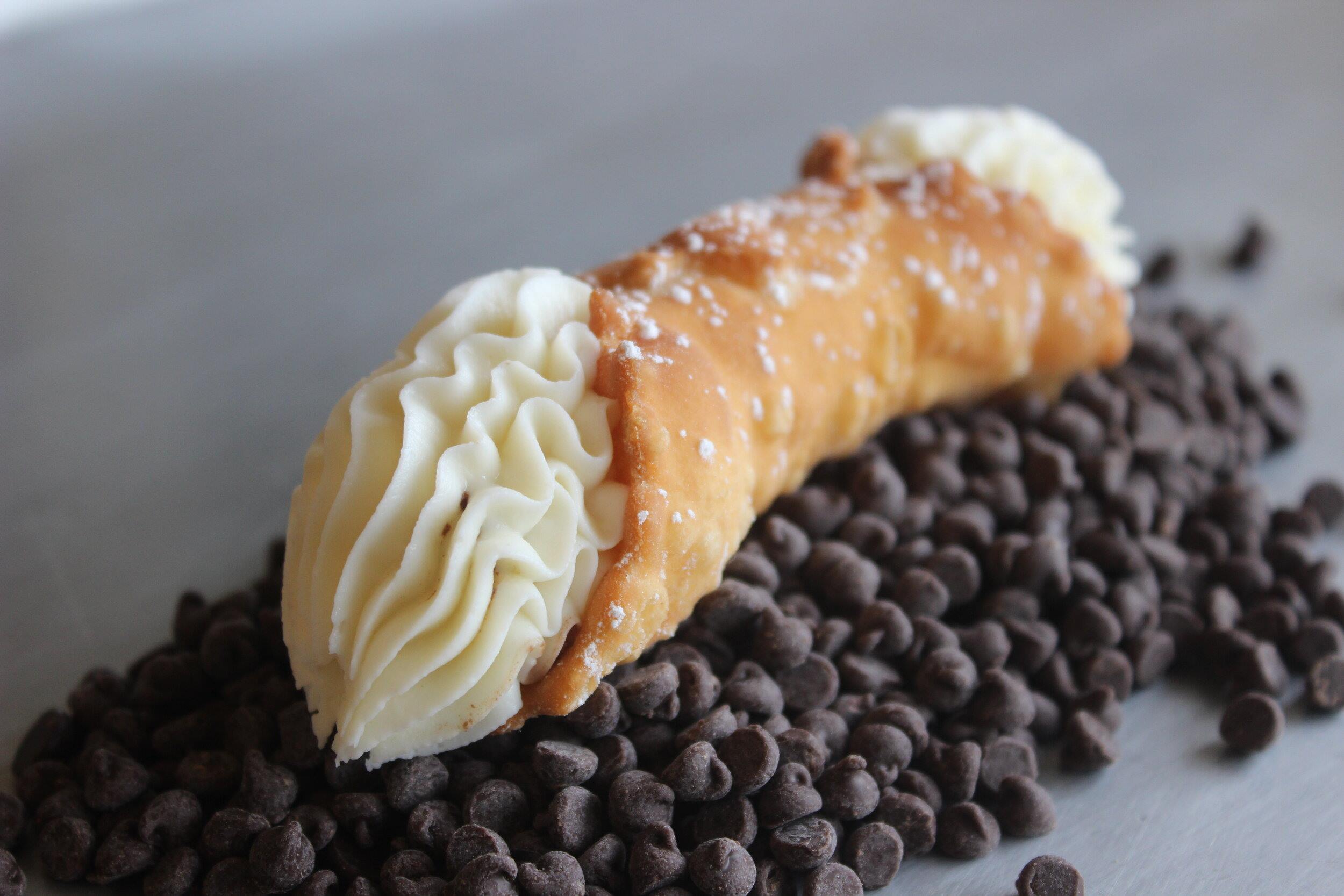 Discover The Irresistible Delight Of Florentine Cannoli