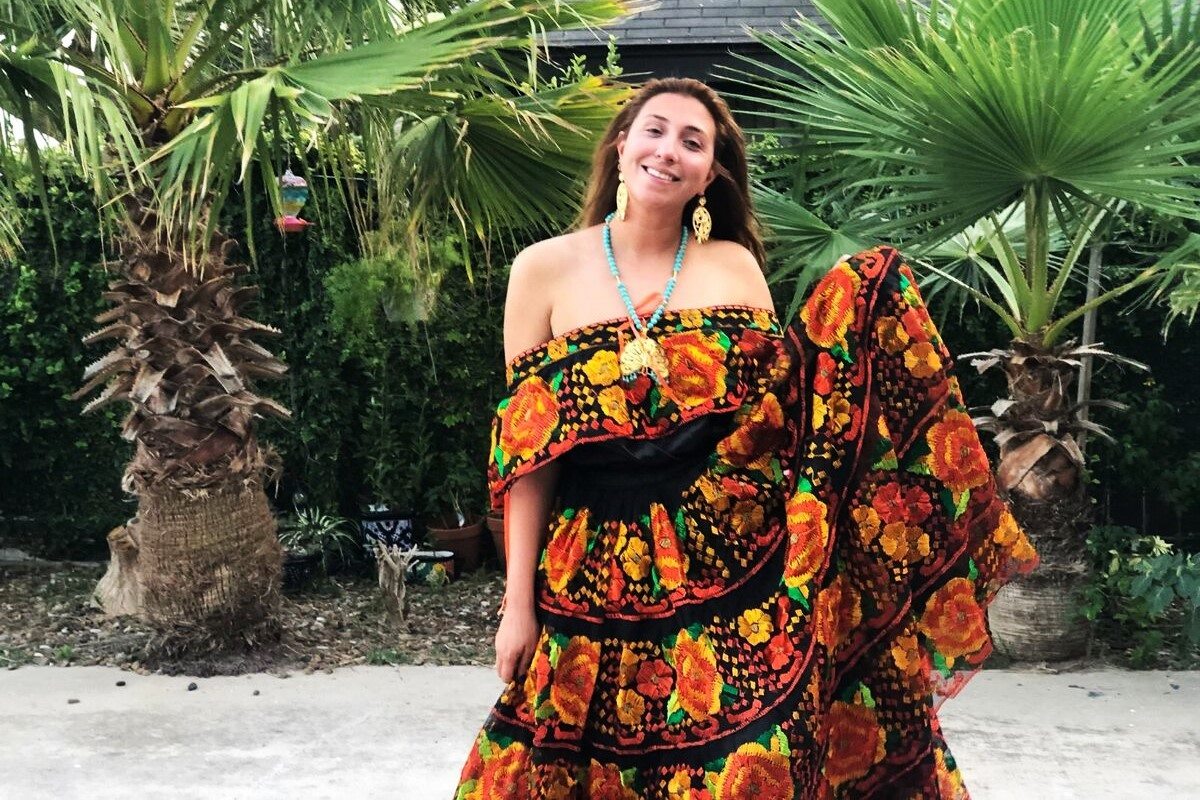 Is It Appropriate For A Caucasian Person To Wear A Traditional Mexican Chiapas Dress?