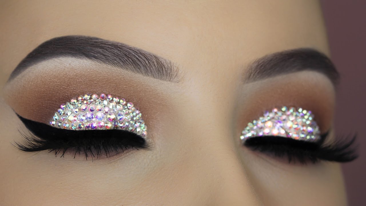 Master The Art Of Applying Eye Crystals On Makeup!