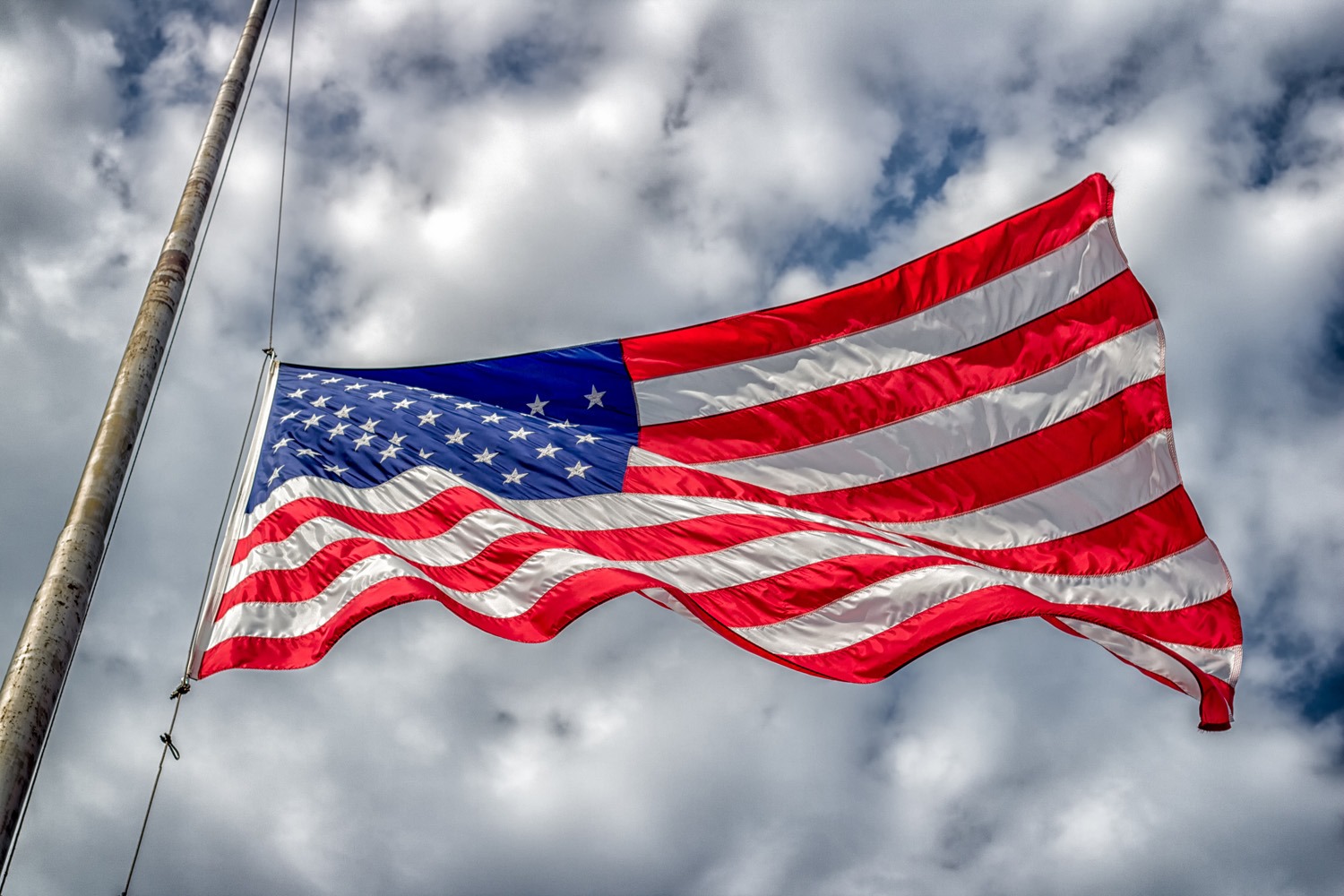 Mysterious Reason Behind Today’s Half-Staff Flag – You Won’t Believe It!