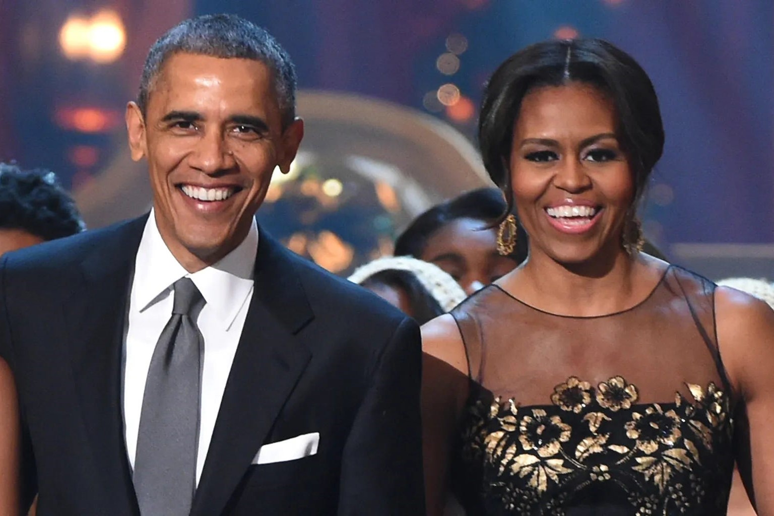 Shocking Photo Reveals Obama’s Secret Connection To Michelle’s Lookalike Brother! Plus, Rare Photos Of Michelle Pregnant And With Newborn Daughters!
