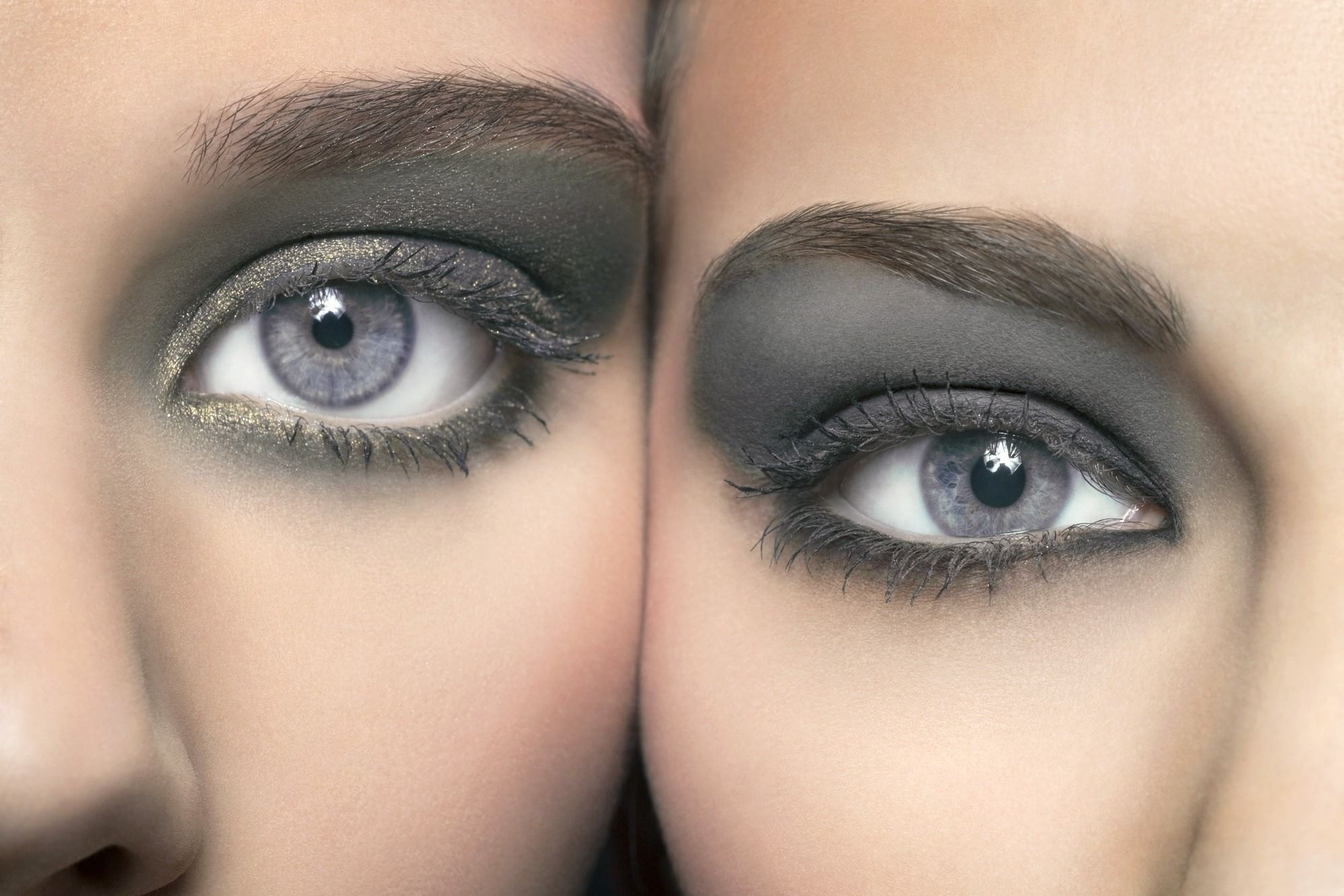 The Perfect Eyeliner And Eyeshadow For Light Blue Grey Eyes!