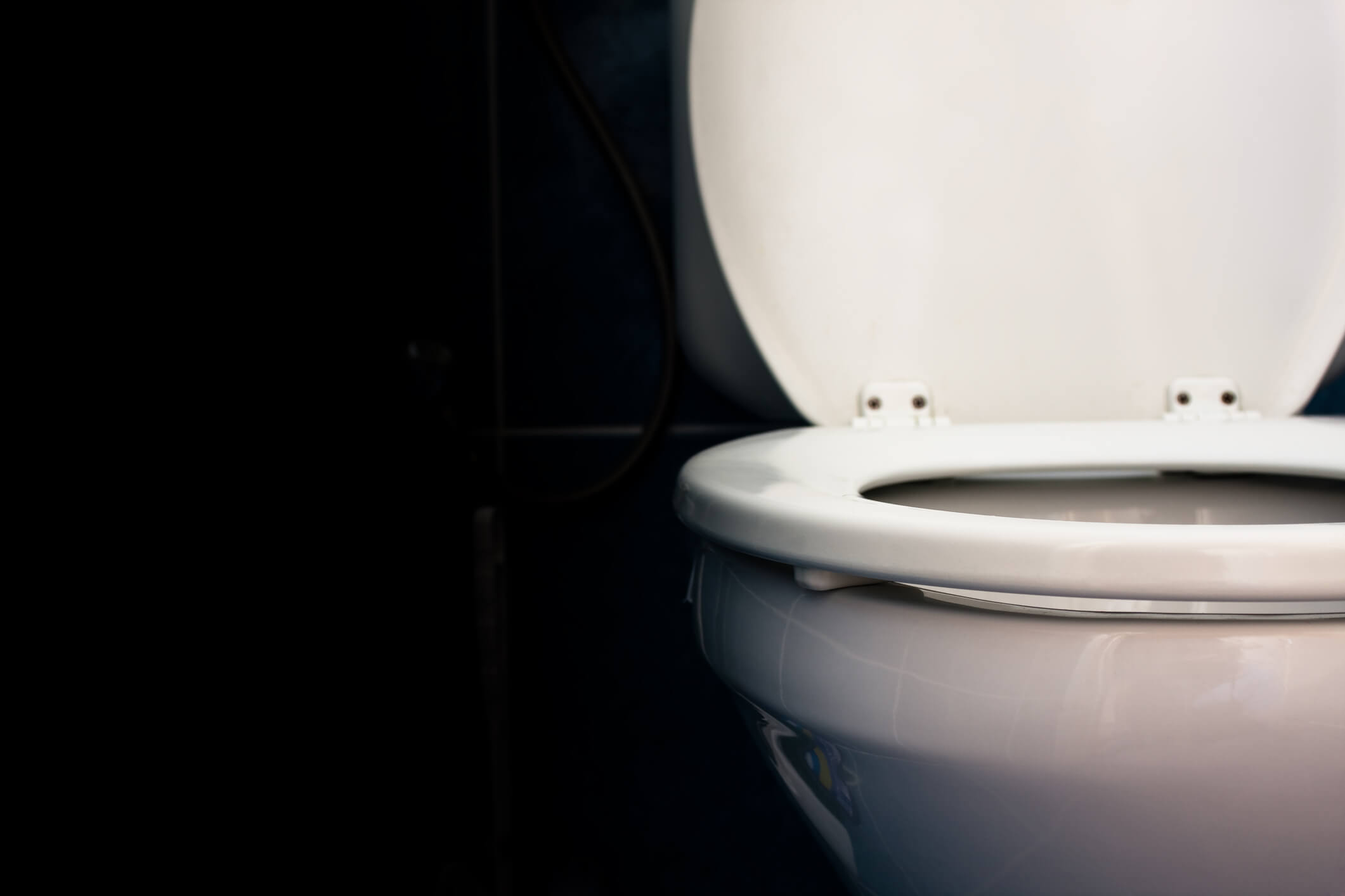 The Shocking Reason Your Toilet Bowl Is Draining Itself!