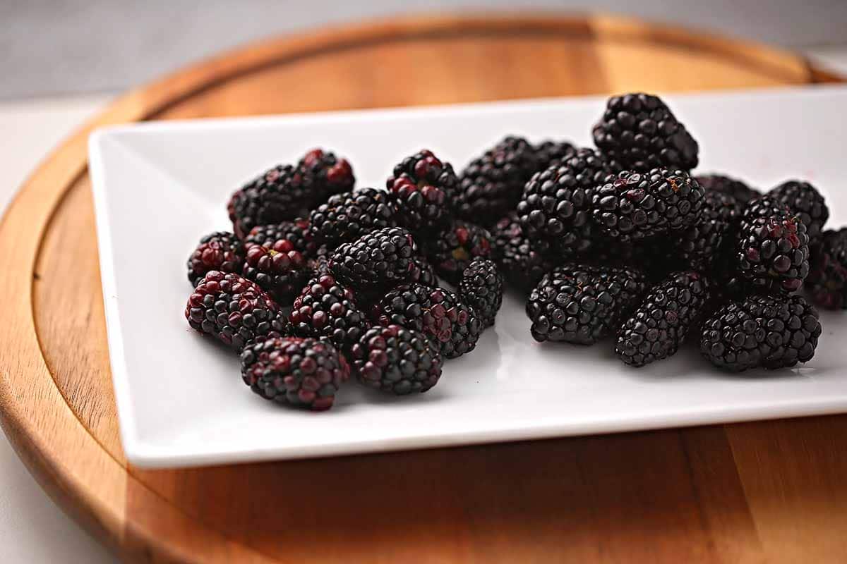 The Surprising Taste Difference Between Mulberries And Blackberries!