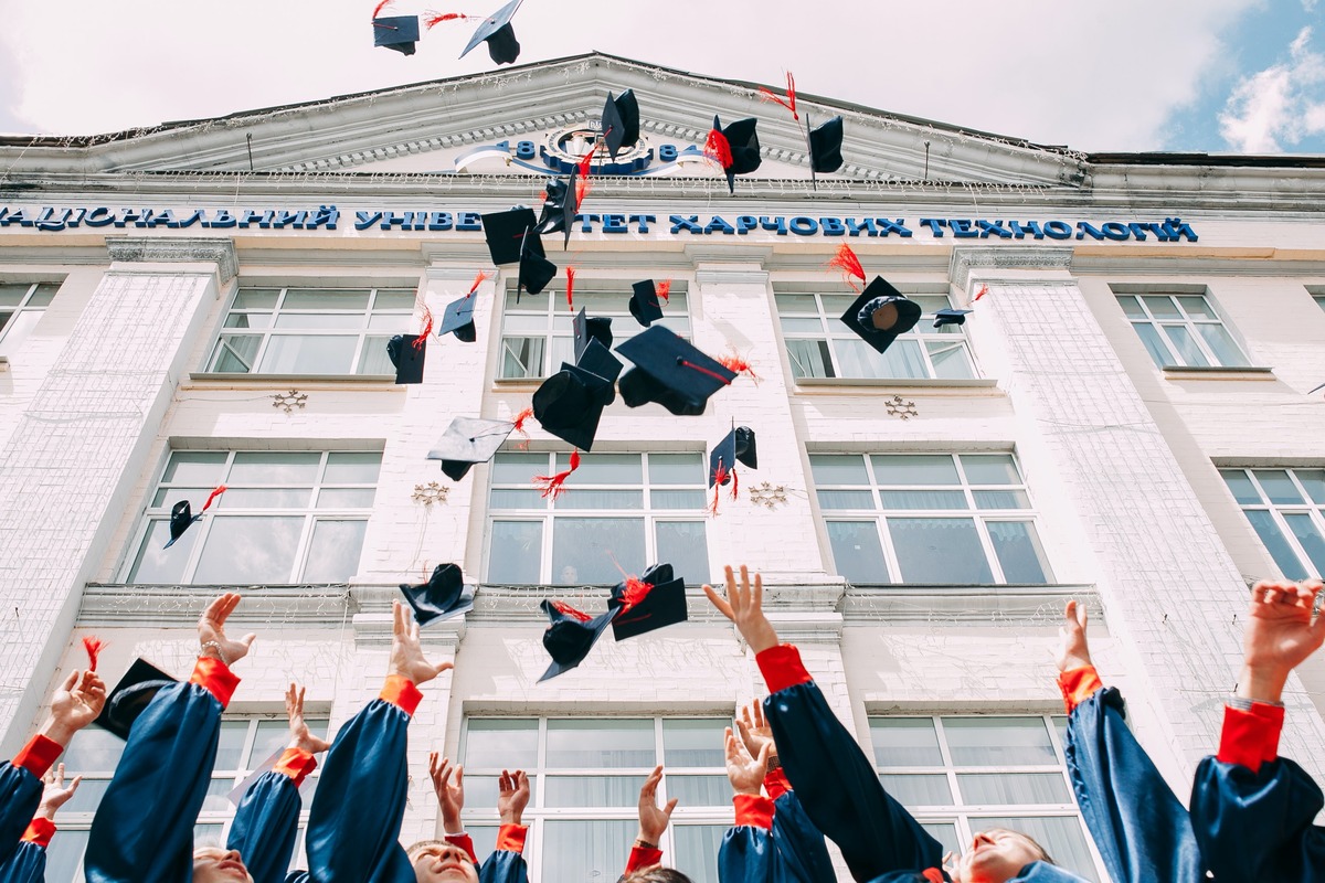 The Ultimate Guide To Budgeting For Your Graduation Party