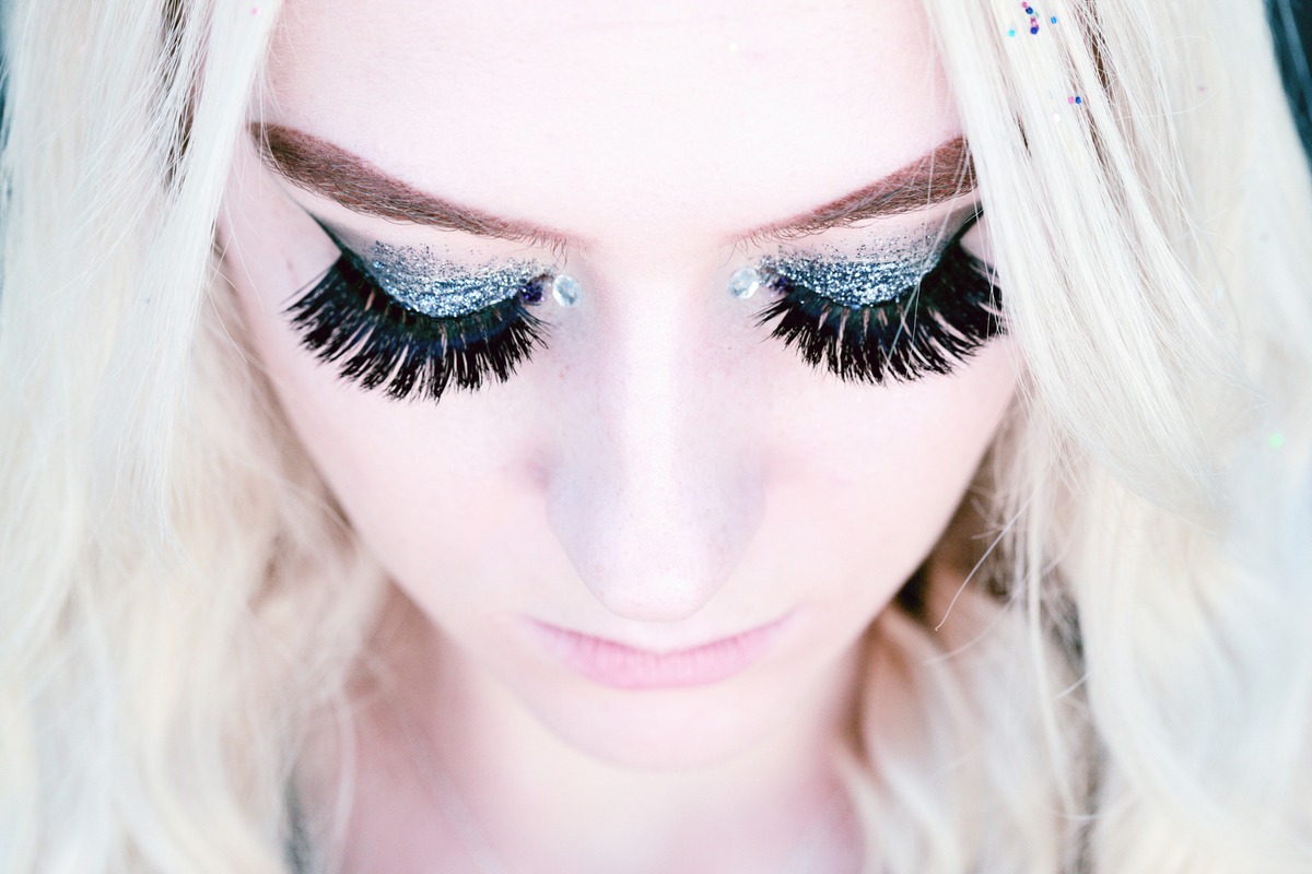Unveiling The Magic Of Hybrid Lash Extensions: The Perfect Blend For Stunning Eyes!