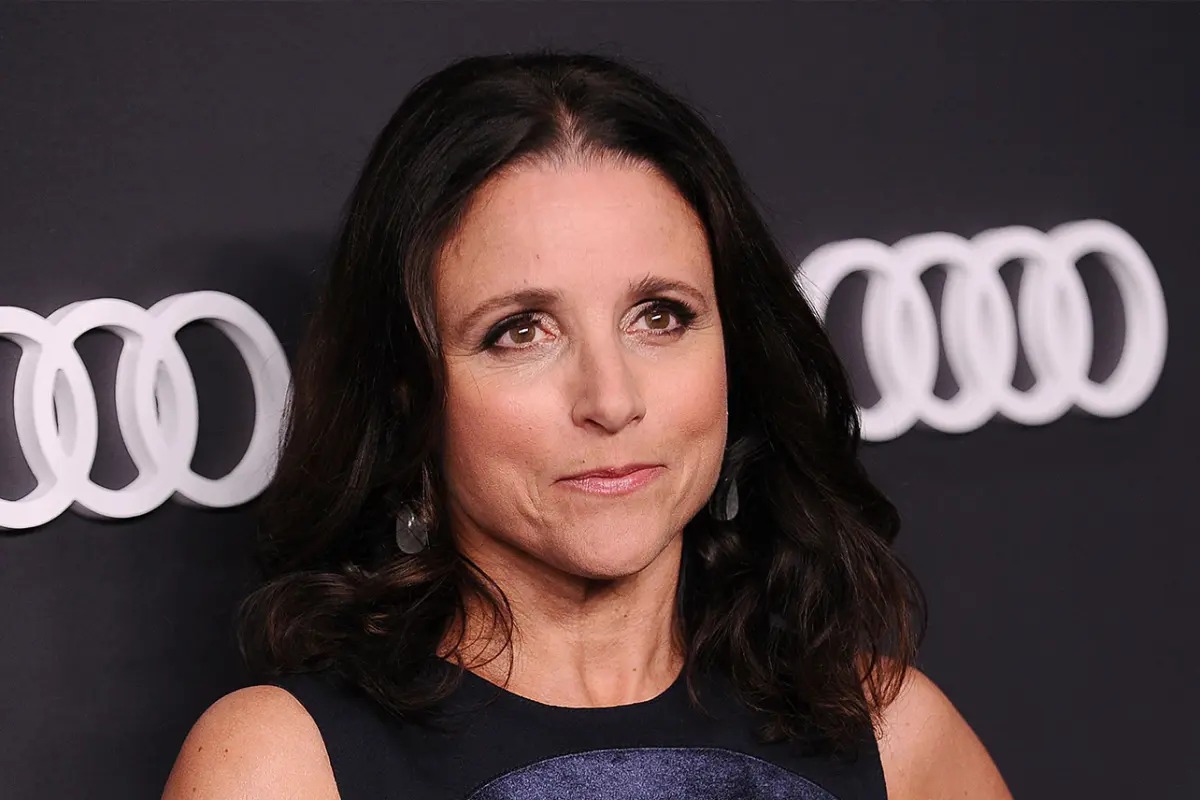 You Won't Believe The Surprising Age Of Sean Hannity's Wife Julia Louis-Dreyfus!
