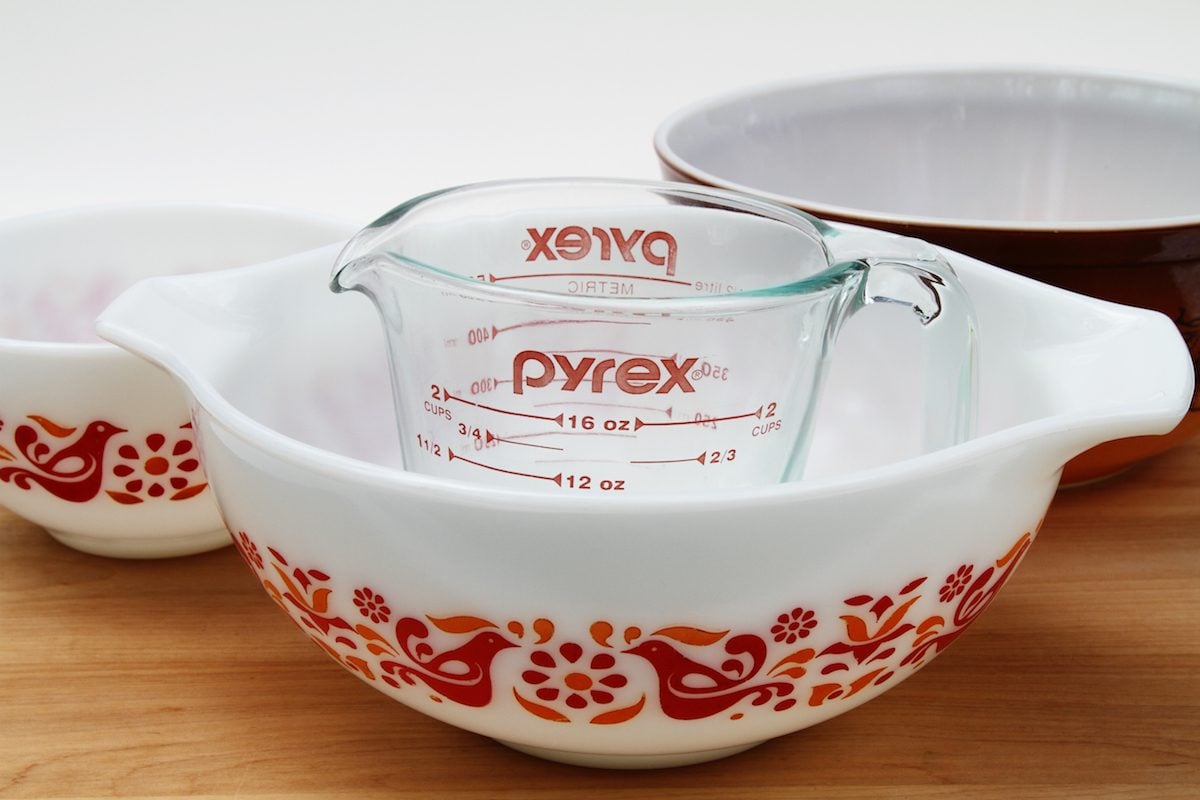 You Won’t Believe What Happens When You Put Pyrex From The Fridge Into The Microwave!