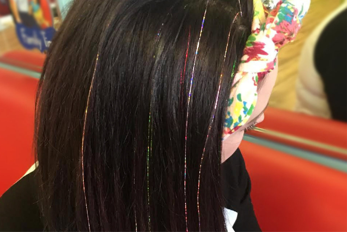 10 Easy Ways To Put Hair Tinsel For A Glamorous Look
