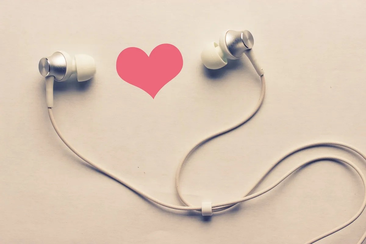 10 Heartwarming Lyrics That Every Couple Will Relate To