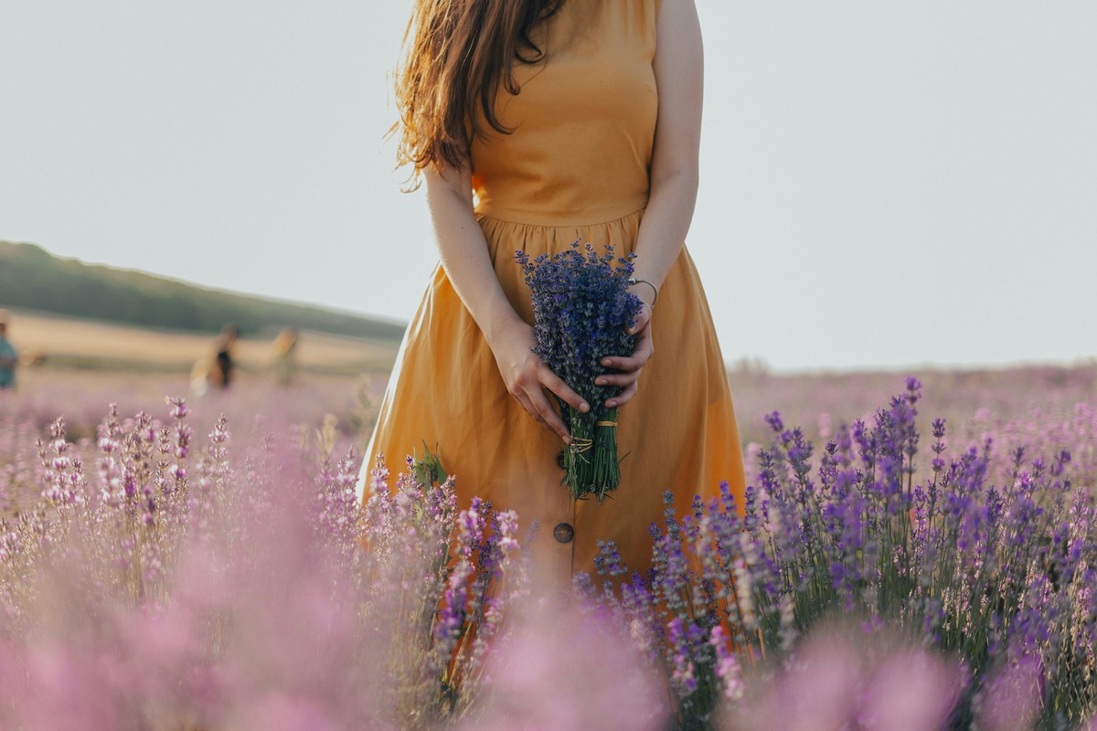 10 Stunning Color Combinations To Rock With Yellow Skirts And Dresses