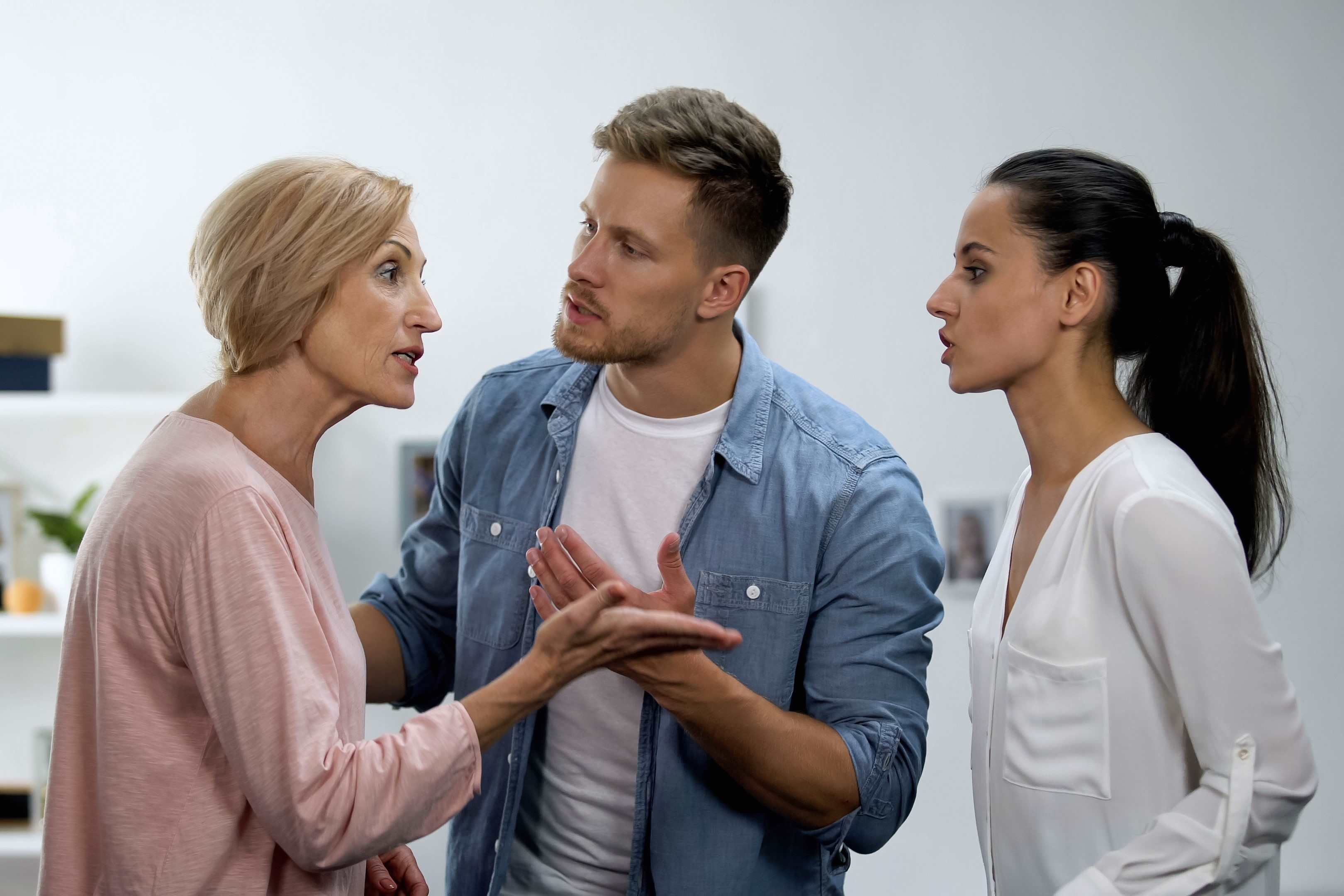 5 Foolproof Strategies To Handle A Controlling Mother-In-Law Who Disapproves Of Your Career Goals