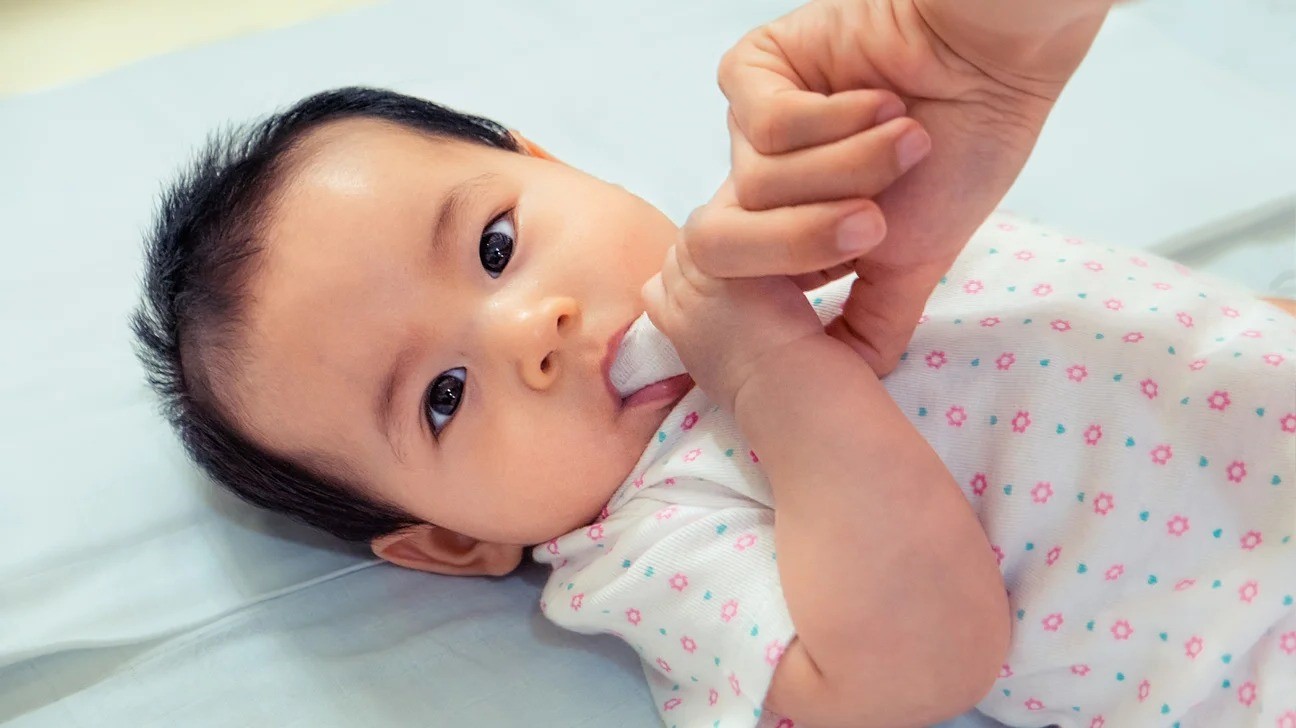 How To Clean Newborn Tongue