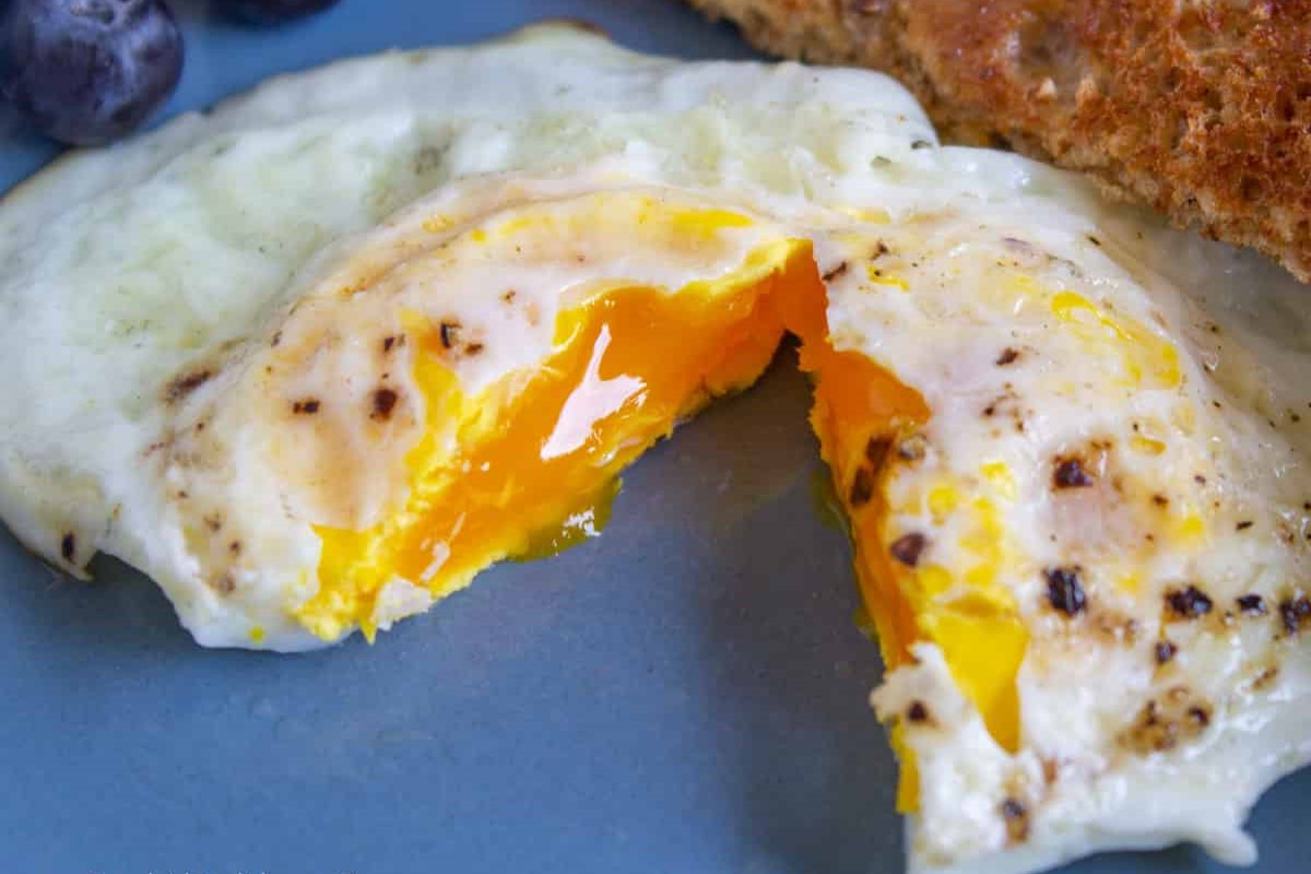 How To Cook Perfect Over Medium Eggs