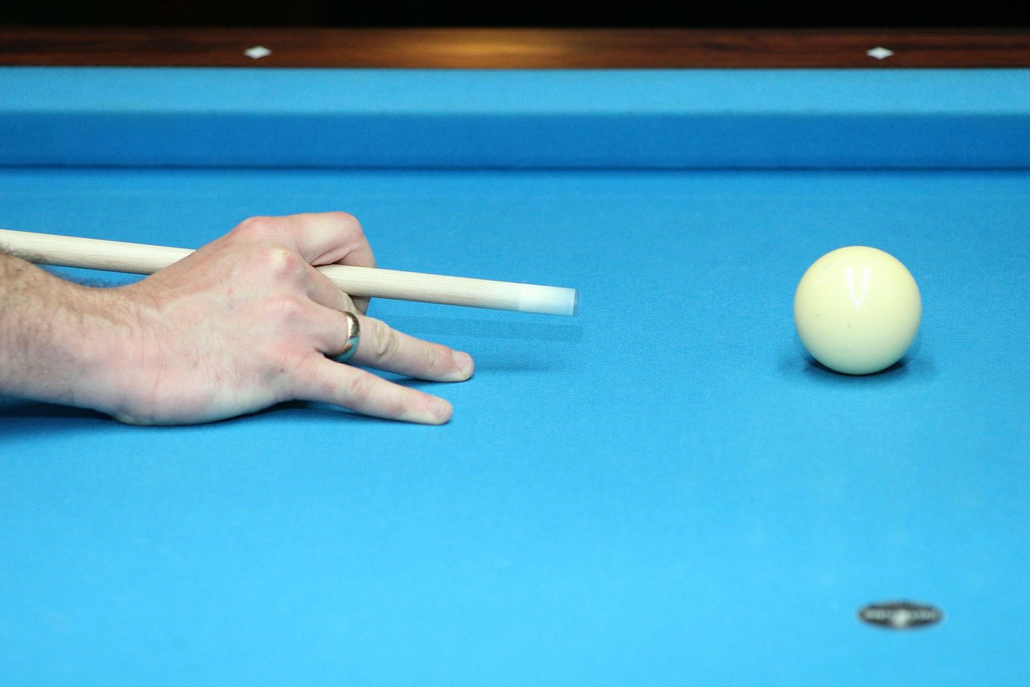 How To Hold A Pool Stick