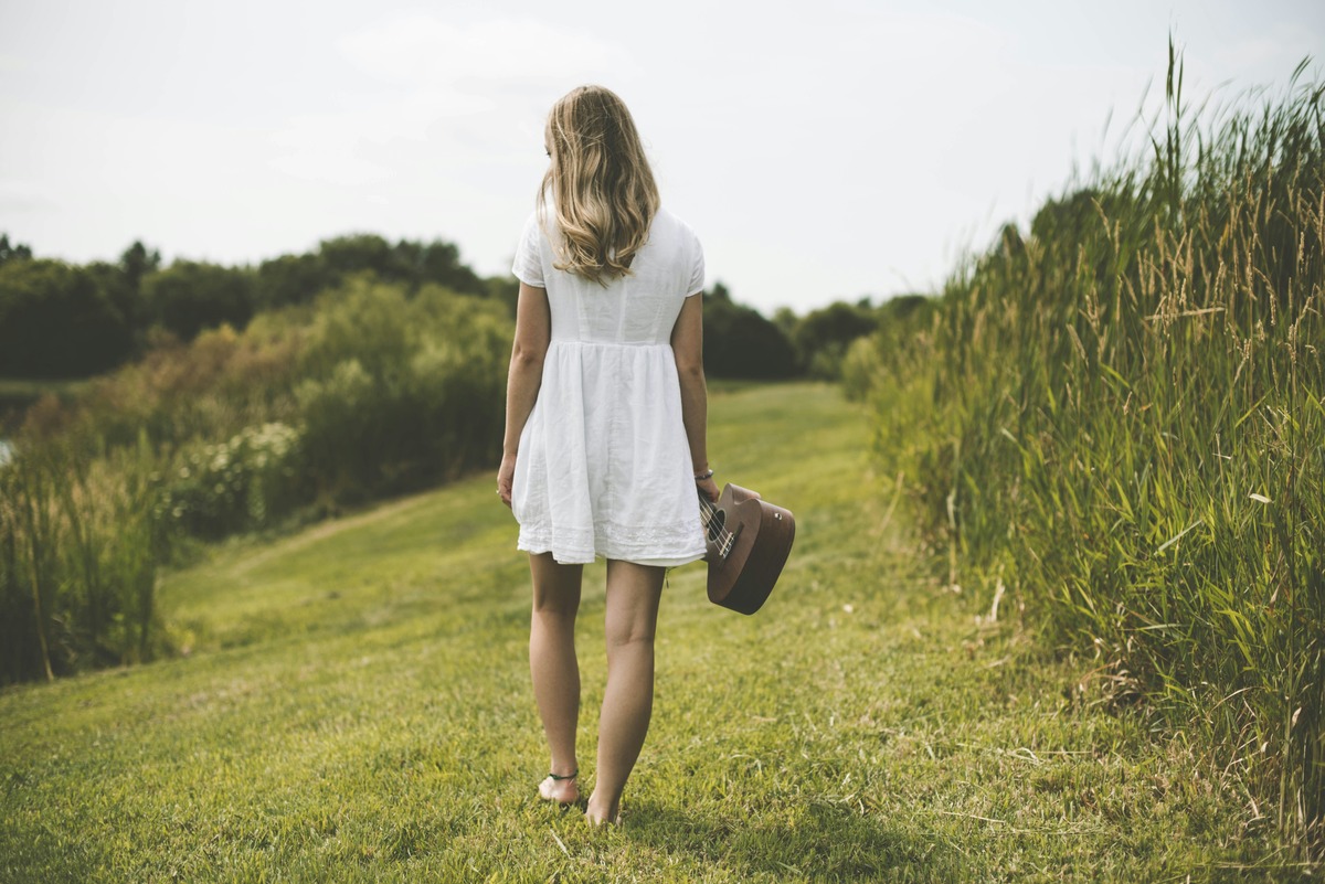 Say Goodbye To Period Mishaps: Foolproof Tips For Staying Leak-Free In Your White Dress!