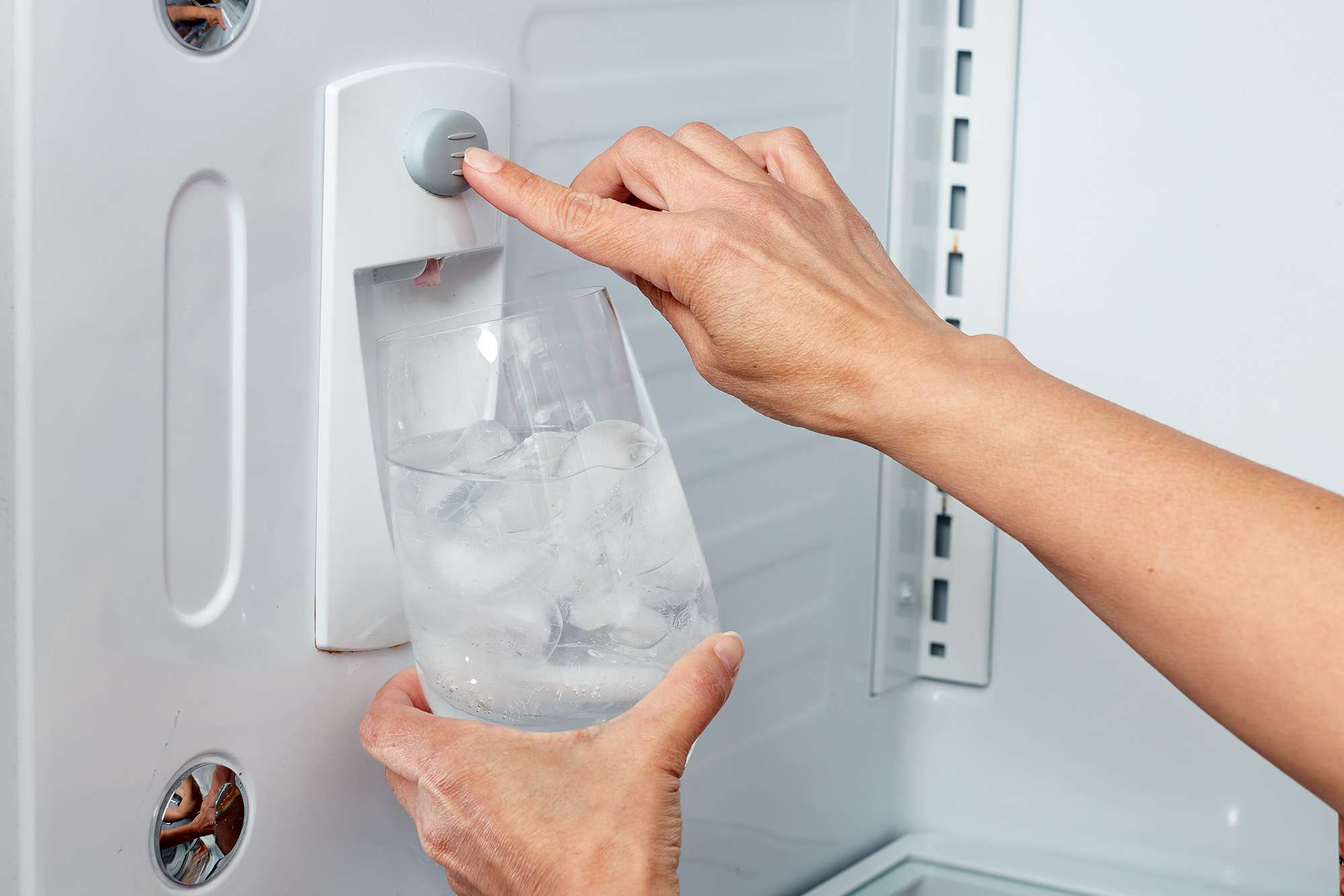The Surprising Benefits Of Having A Fridge With An Ice Maker
