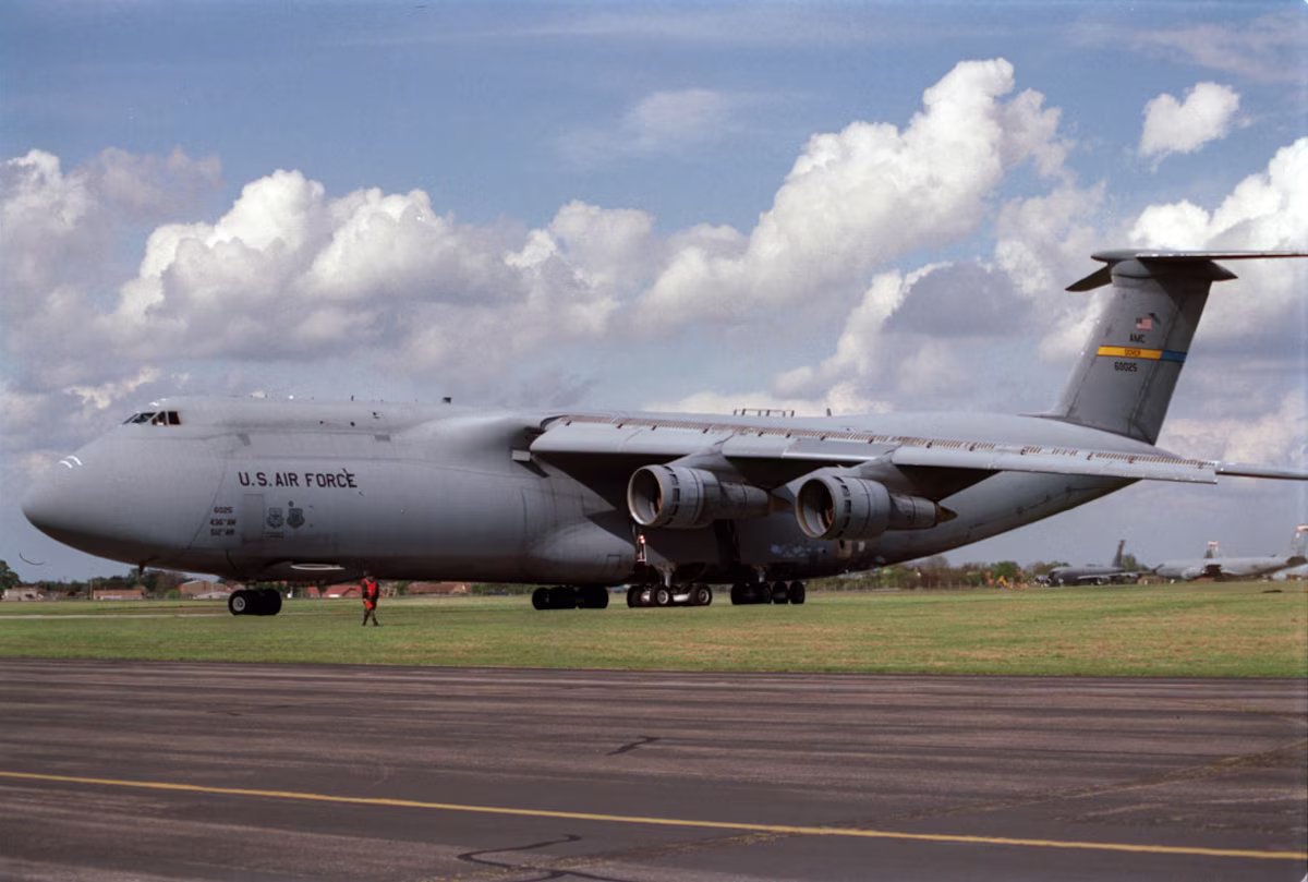 The Surprising Reason Why The C-5 Can Carry Double The Load Of The C-17, Despite Their Similar Size And Capability