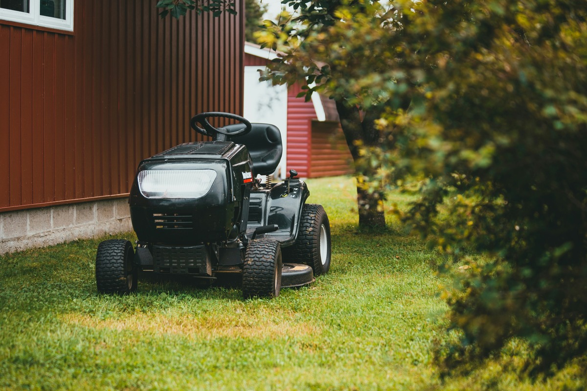 Top-Rated Riding Lawn Mowers For Optimal Performance